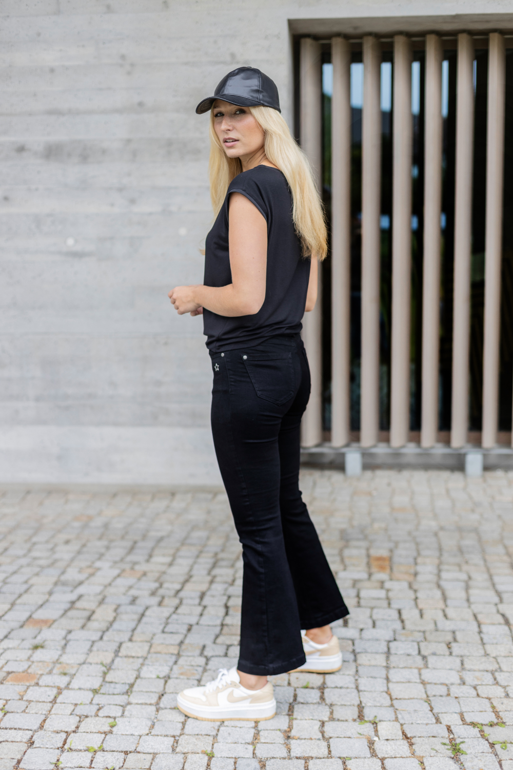 MELINA Bootcut Mandelschwarz