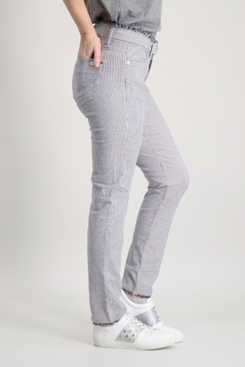 Melina RÖHRE Luisenblau