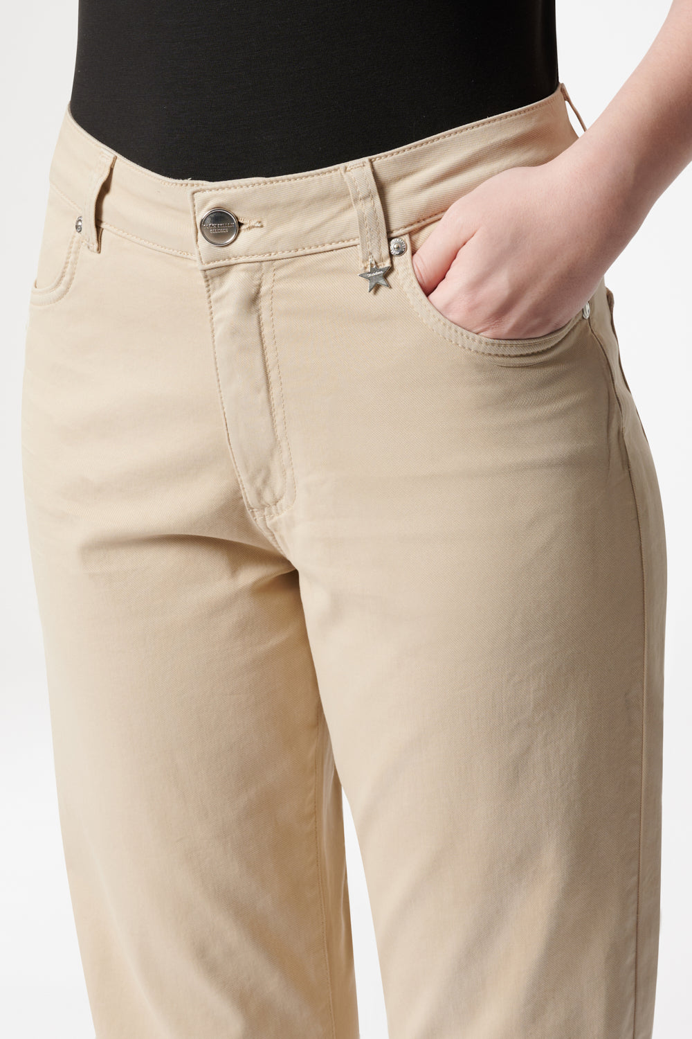 Serena - Boyfriend Hose in Rehbeige mit hoher Leibhöhe