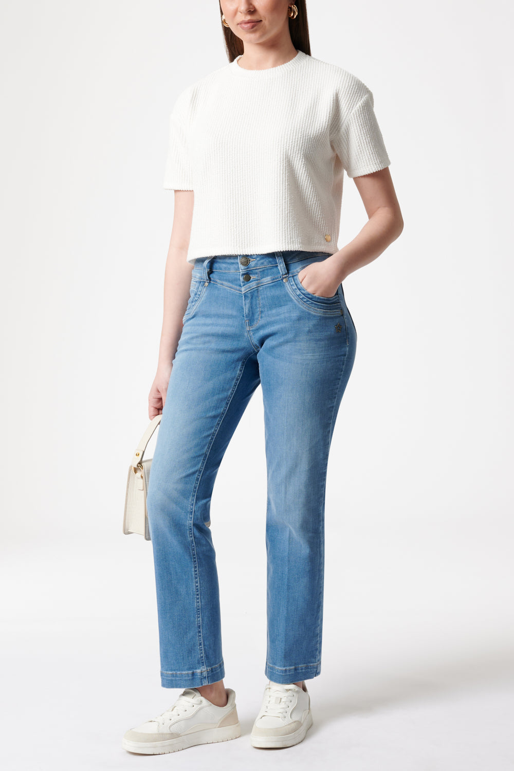 Merle – Straight Leg Jeans in Waschblau mit mittlerer Leibhöhe
