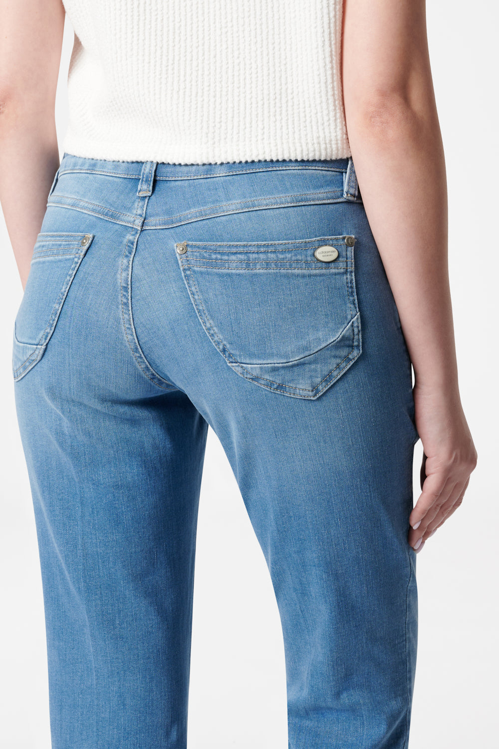 Merle – Straight Leg Jeans in Waschblau mit mittlerer Leibhöhe
