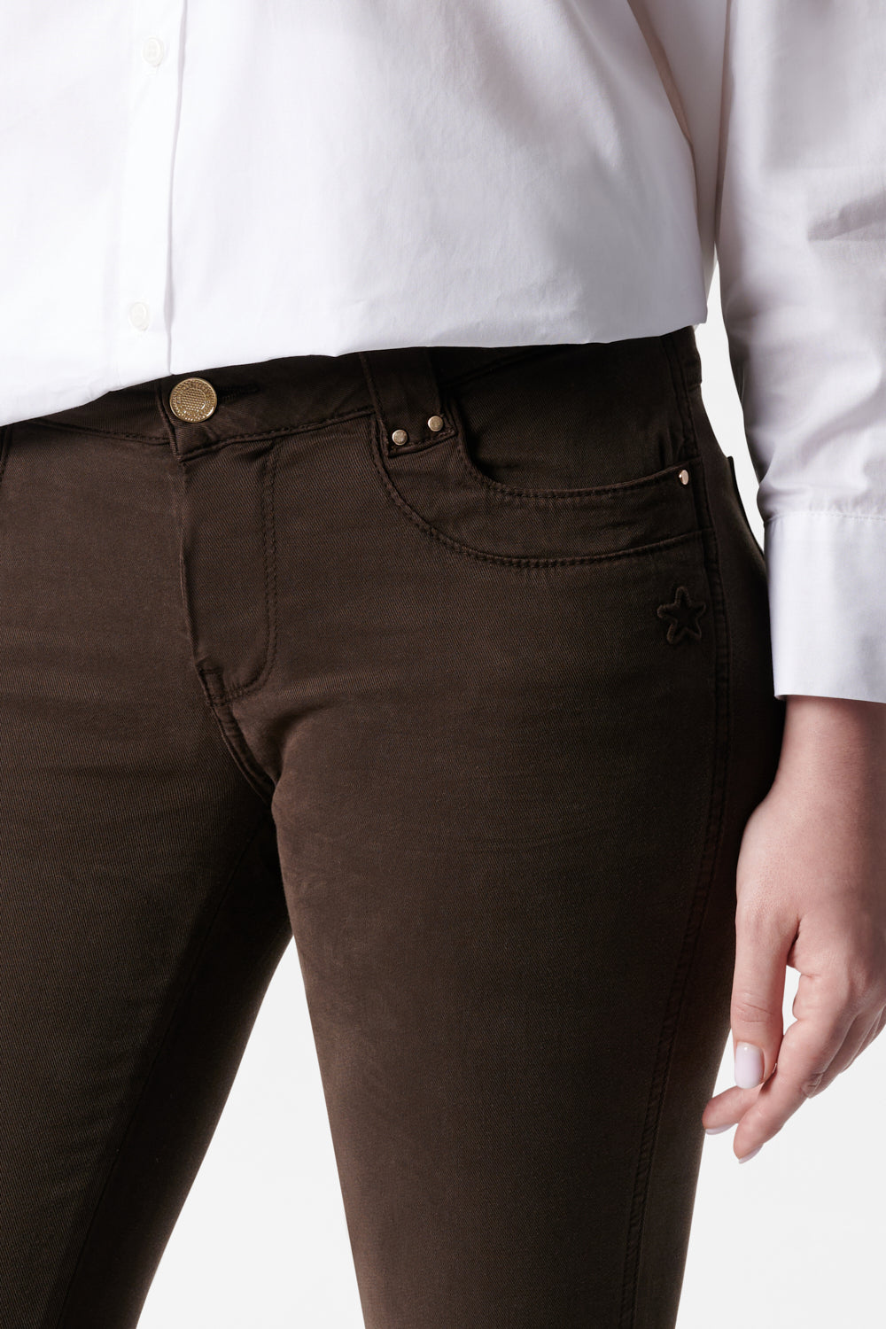 Petra – Slim Fit Hose in Edelbraun mit niedriger Leibhöhe