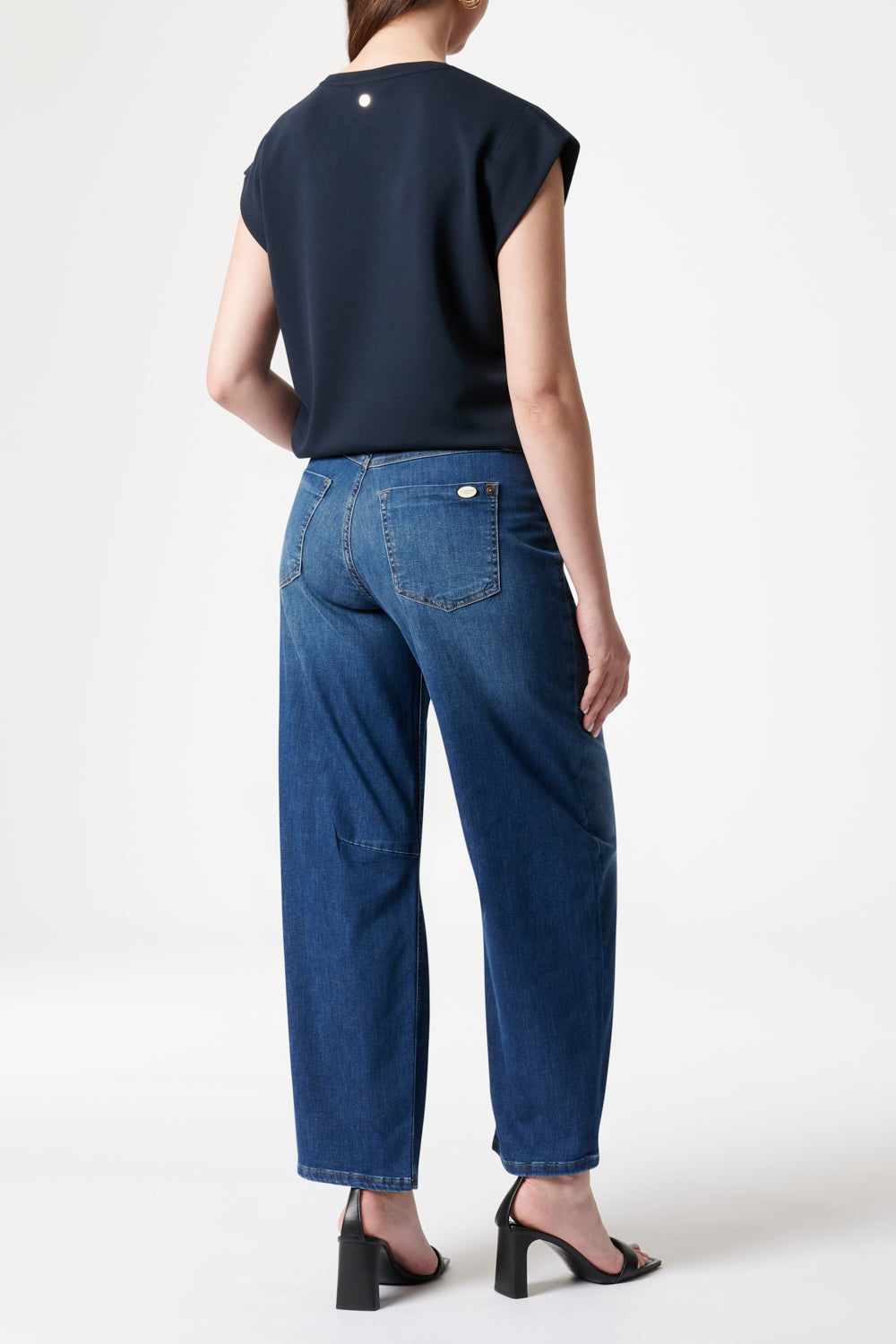 Serena – Barrel Jeans in Modellblau mit hoher Leibhöhe