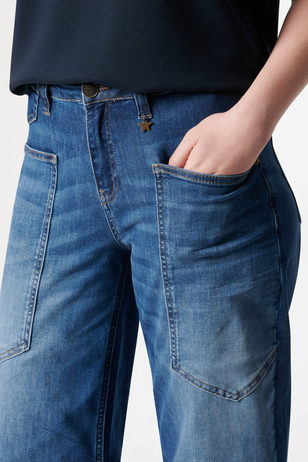 Serena – Barrel Jeans in Modellblau mit hoher Leibhöhe