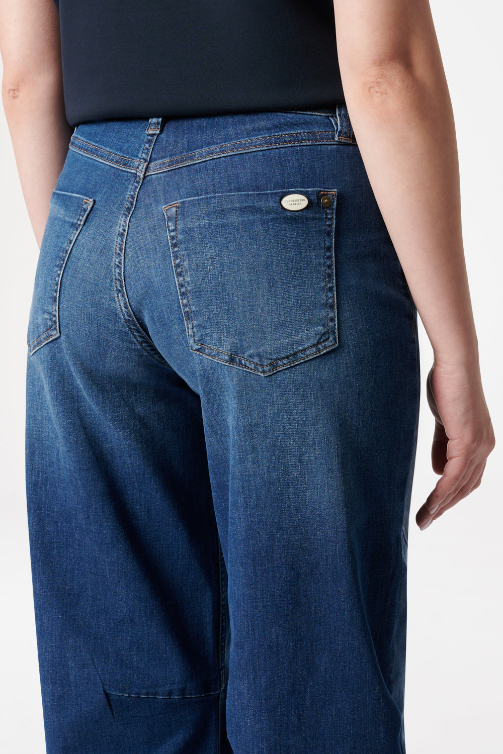 Serena – Barrel Jeans in Modellblau mit hoher Leibhöhe