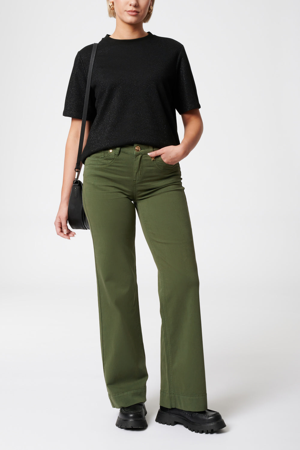 Clara – Flared Jeans in Grüngold mit hoher Leibhöhe