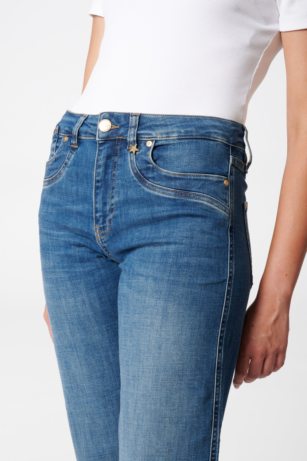 Clara - Jeans Flared – Mittelblau