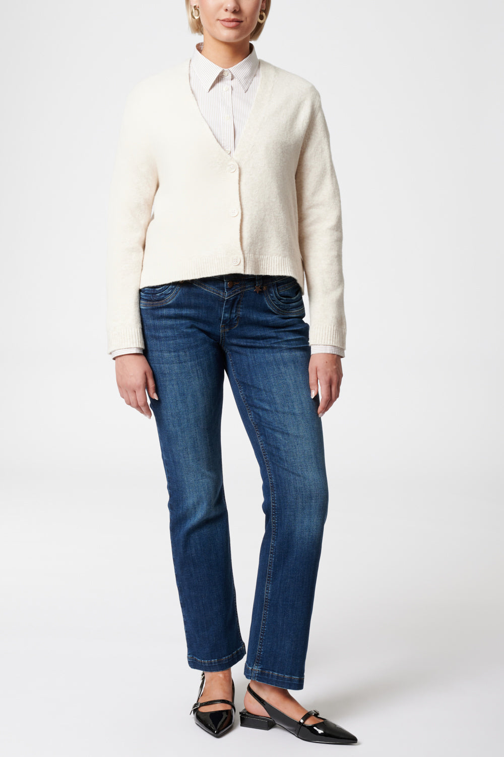 Merle – Straight Leg Jeans in Donaublau mit mittlerer Leibhöhe