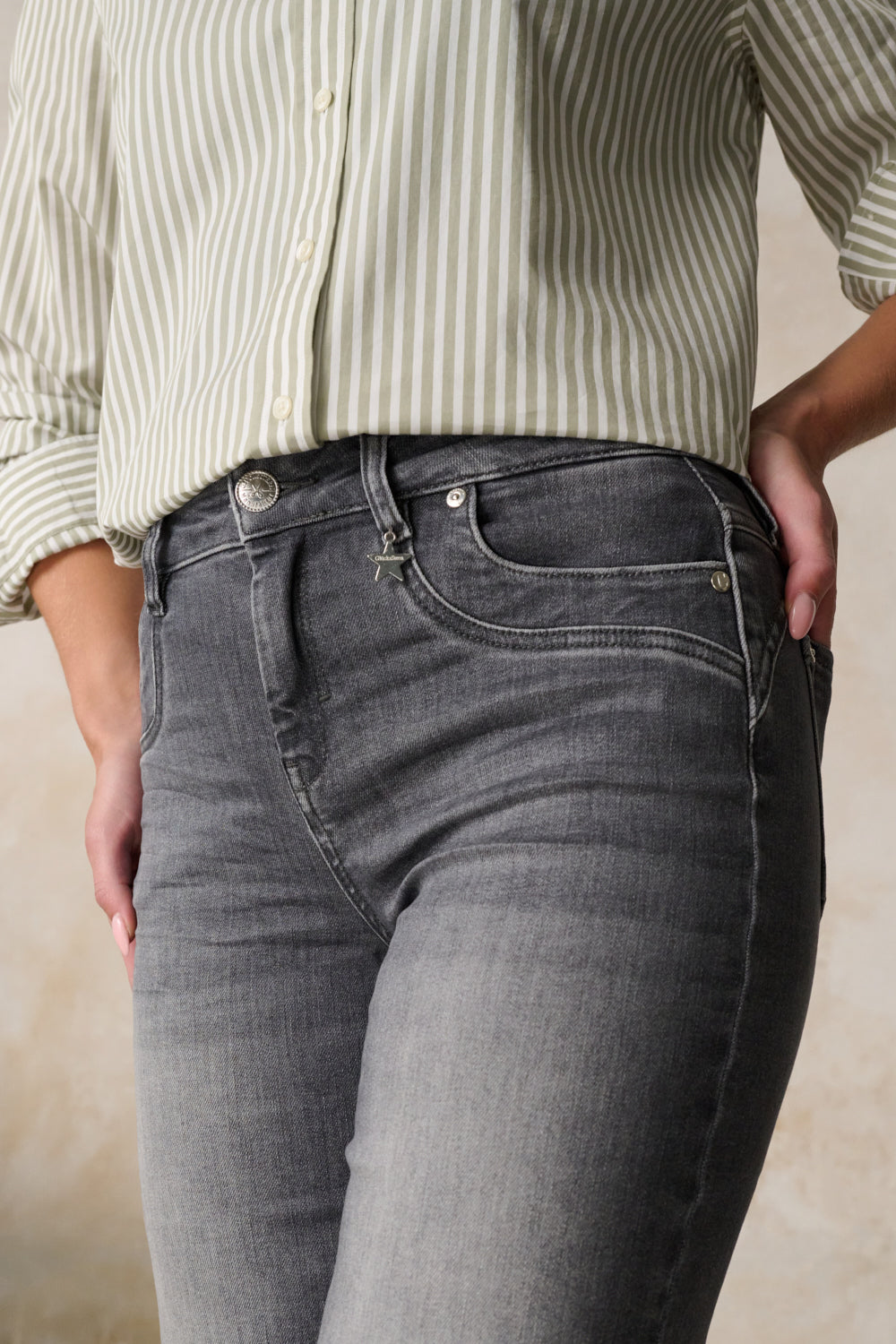 Clara - Jeans Flared – Edelgrau