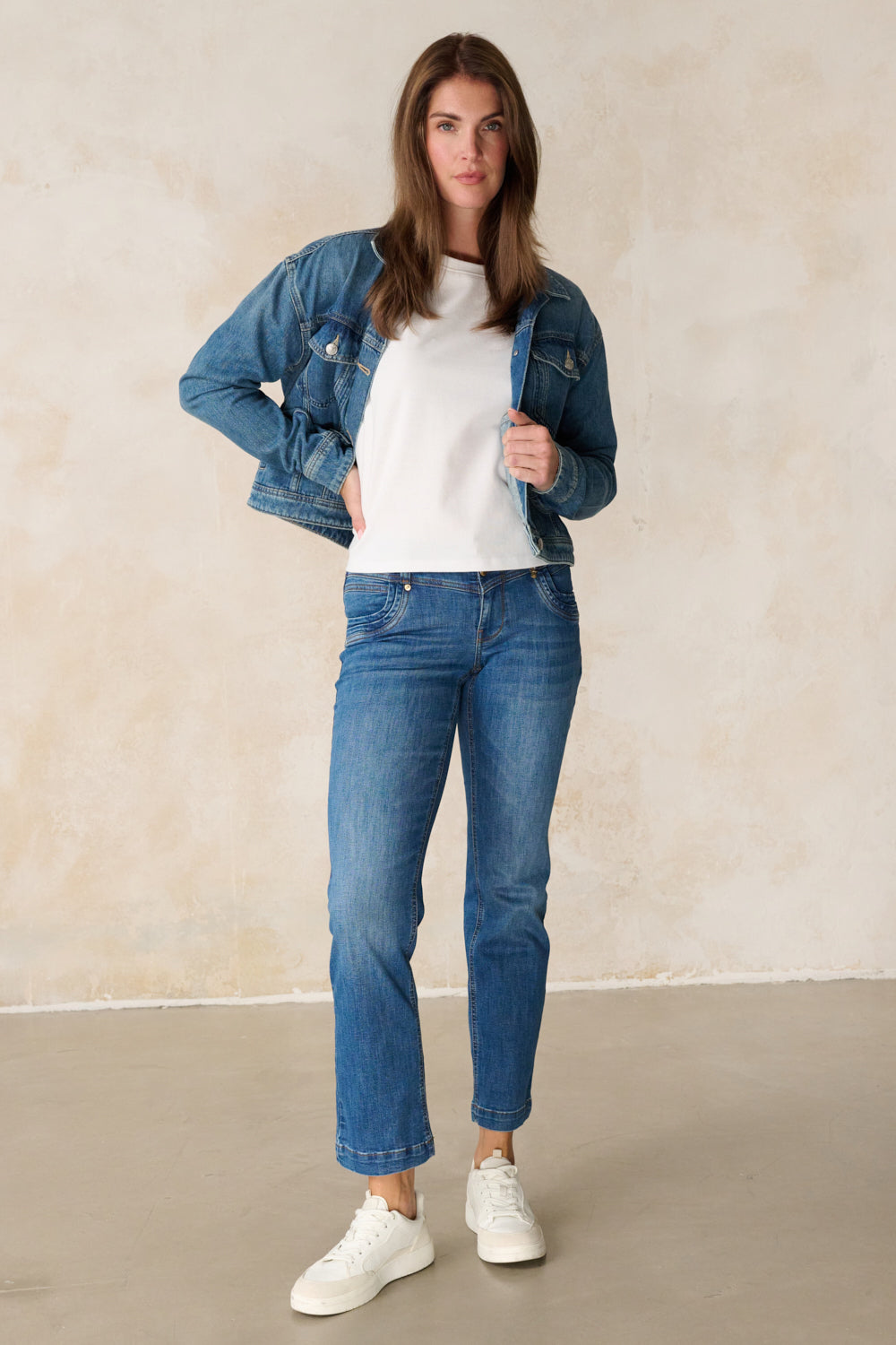 Merle – Straight Leg Jeans in Nachtblau mit mittlerer Leibhöhe