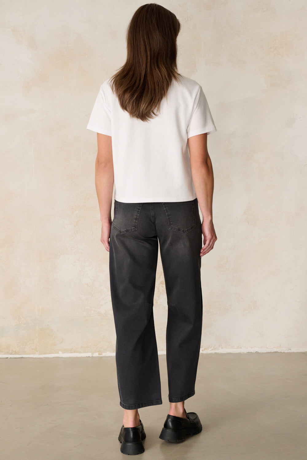 Serena – Barrel Jeans in Modellgrau mit hoher Leibhöhe