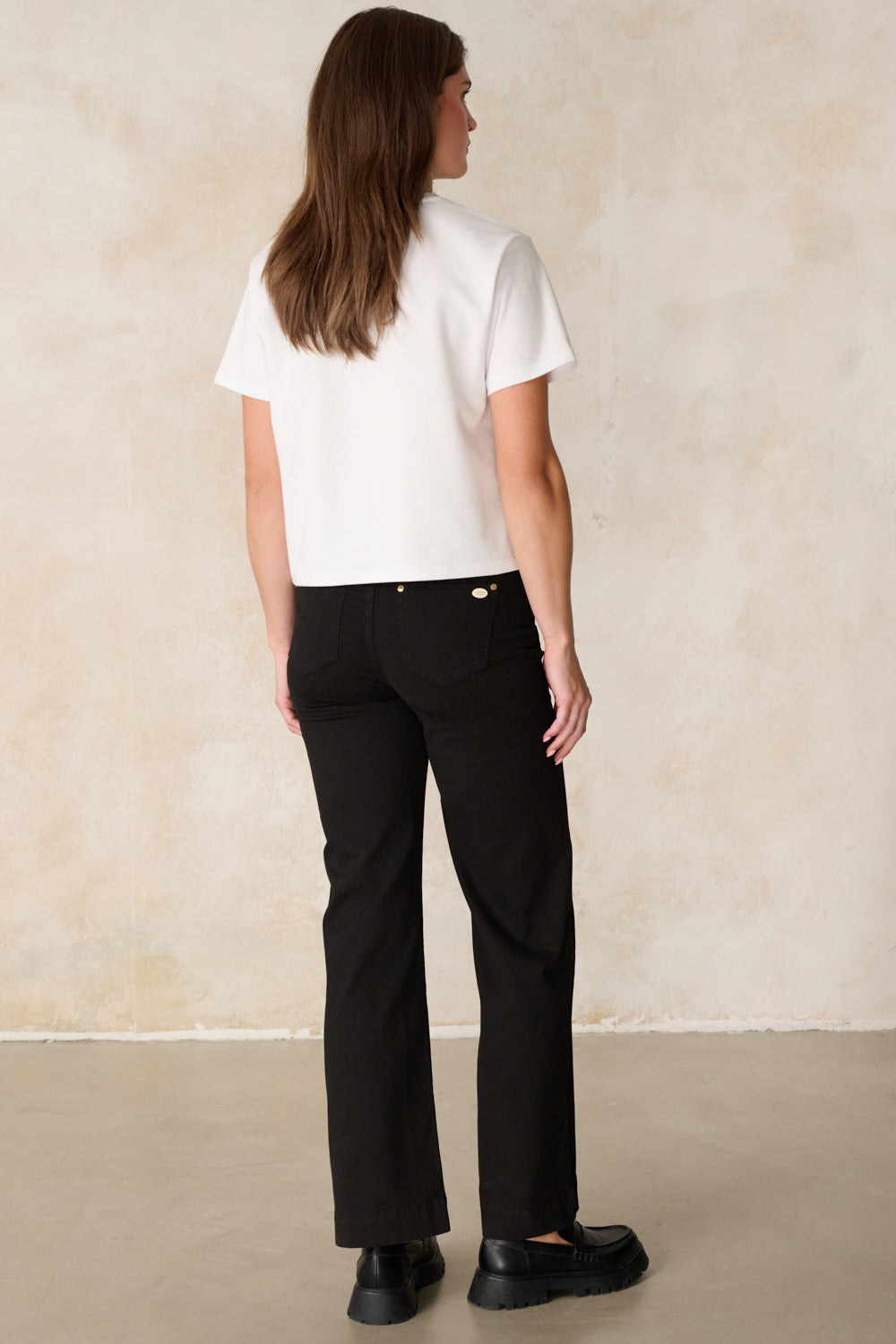 Clara – Flared Hose in Grellschwarz mit hoher Leibhöhe