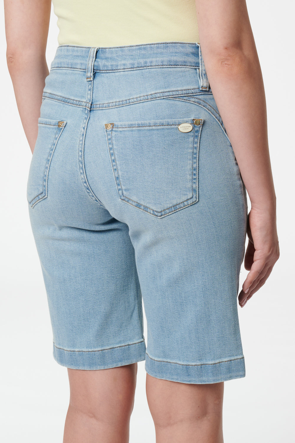 Clara – Bermuda in Blassblau mit hoher Leibhöhe