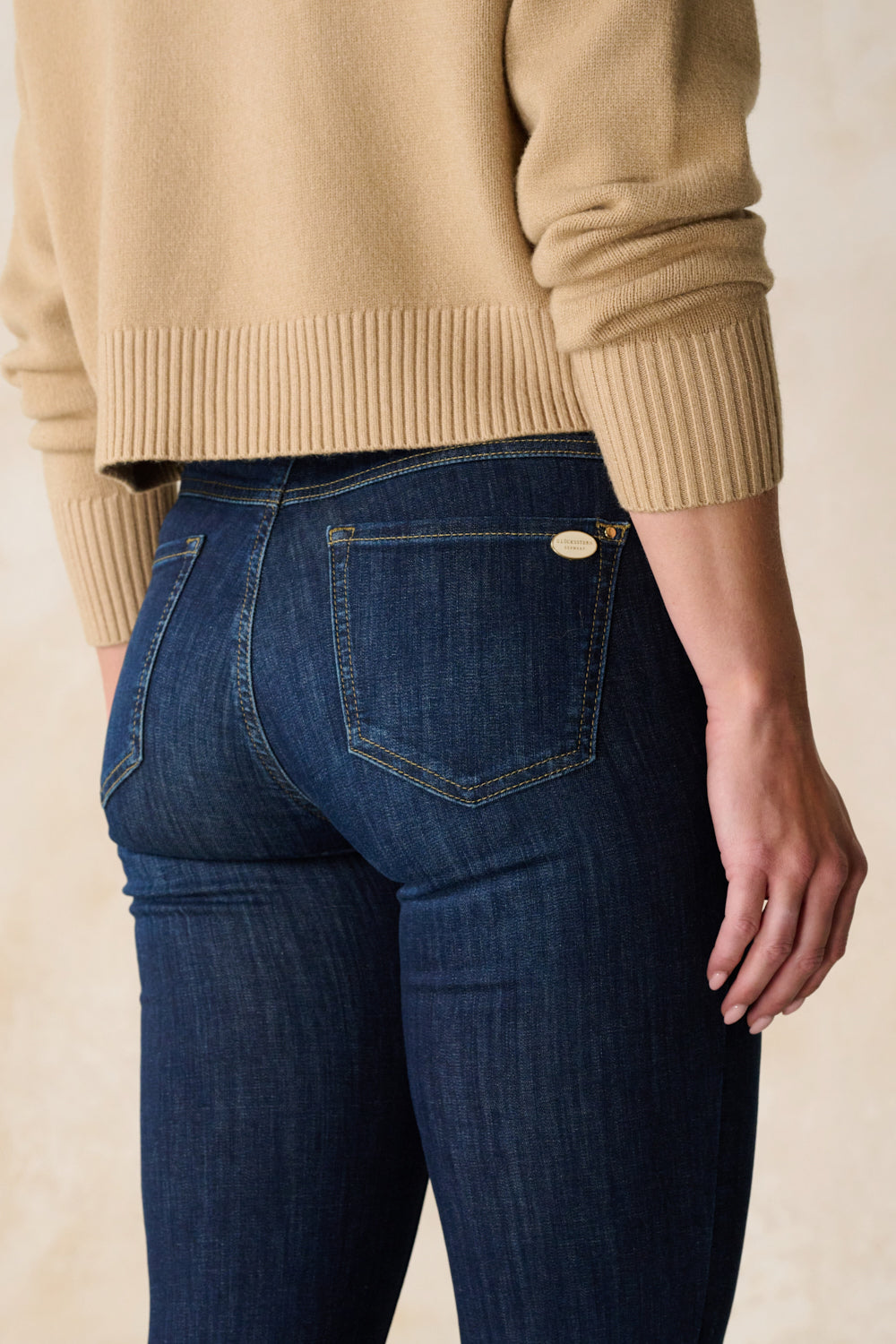 Melina – Bootcut Jeans in Fossilblau mit mittlerer Leibhöhe