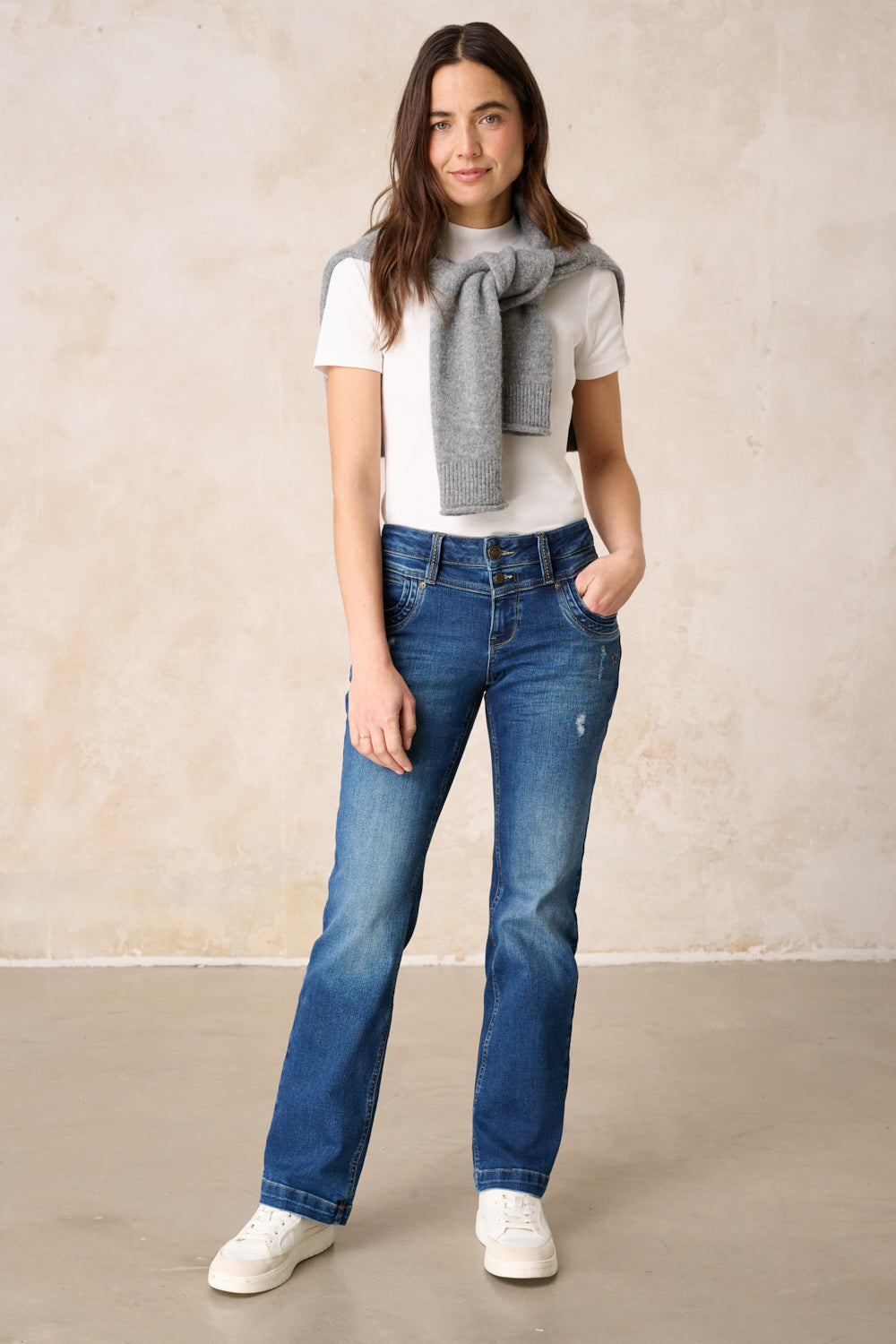 Merle – Straight Leg Jeans in Bremerblau mit mittlerer Leibhöhe