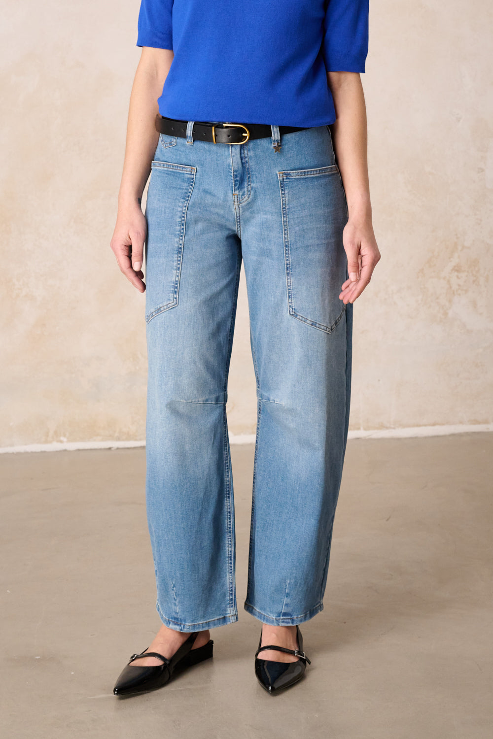 Serena – Barrel Jeans in Taschenblau mit hoher Leibhöhe