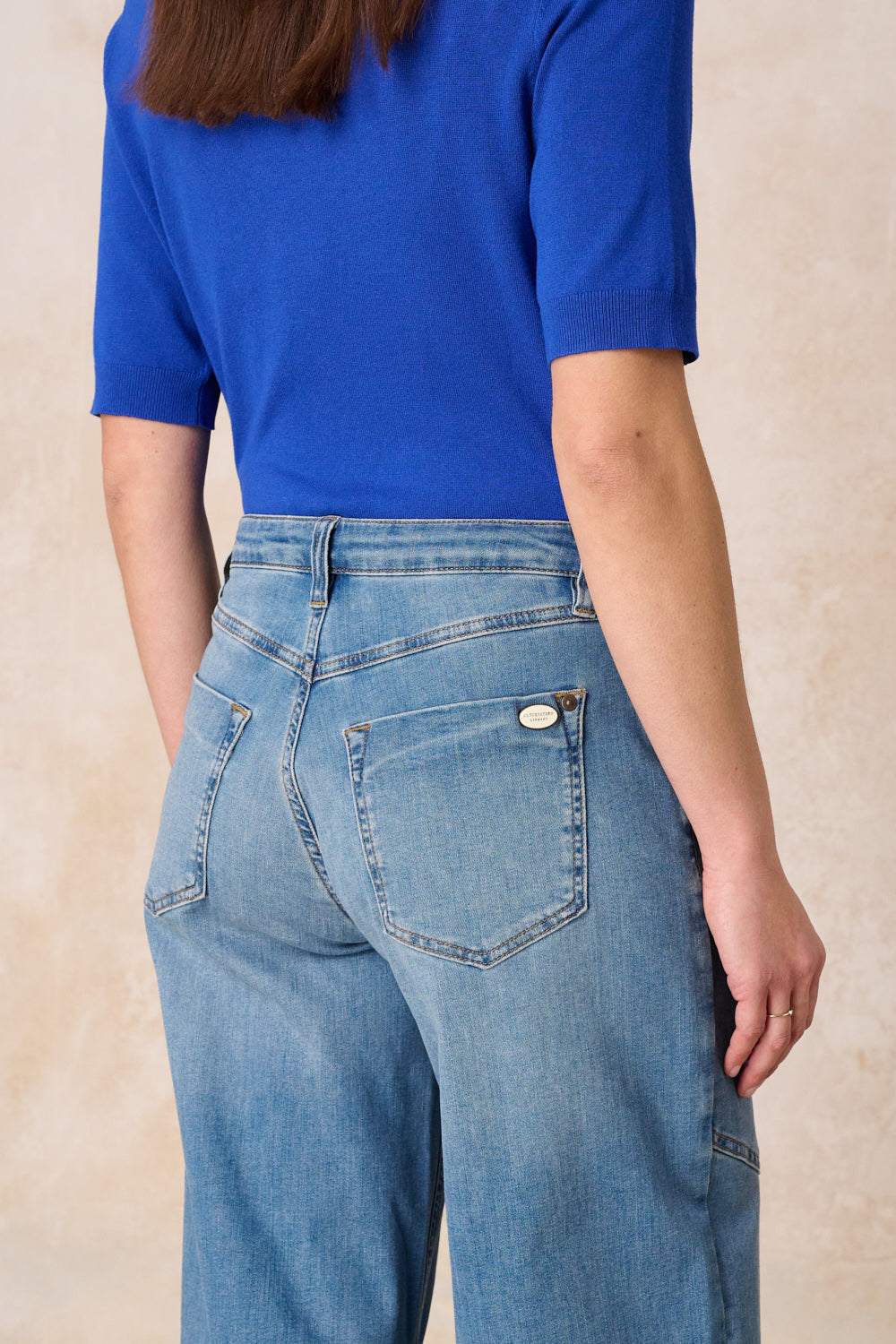 Serena – Barrel Jeans in pocket blue with a high waist