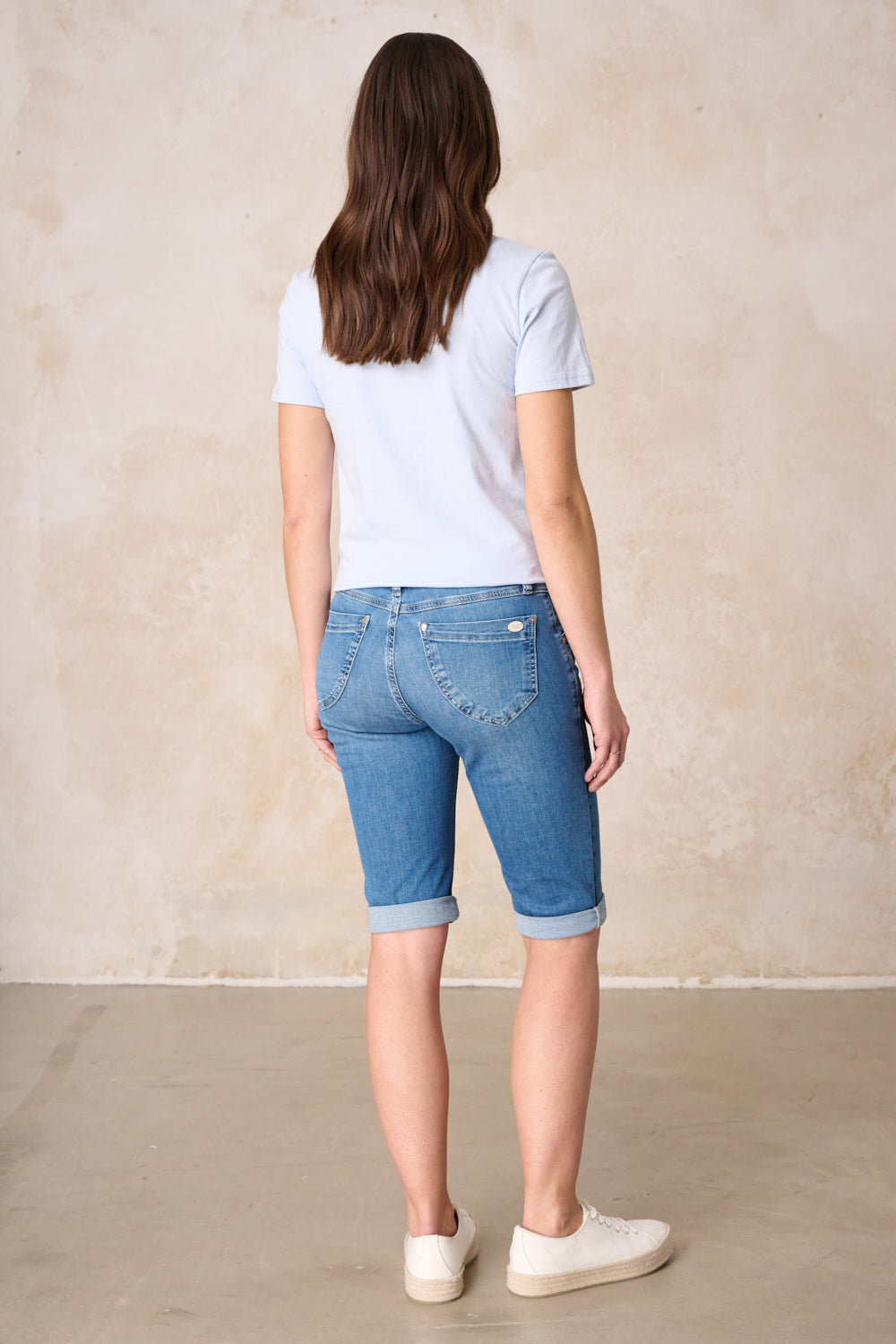 Merle – Slim Fit Bermuda in Holunderblau mit mittlerer Leibhöhe