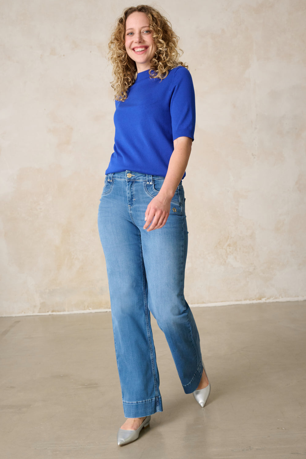 Clara – Flared Jeans in Hageblau mit hoher Leibhöhe L32