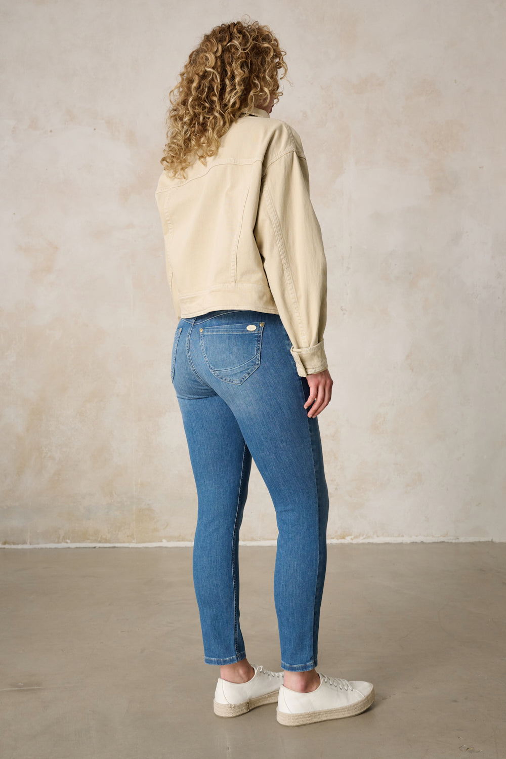 Merle Slim Fit Jeans – Sommerblau & Leichter Denim, mittlere Leibhöhe