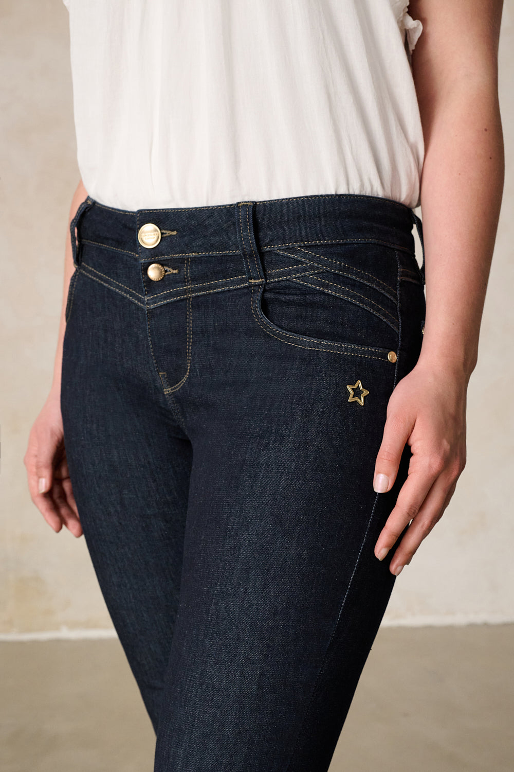 Merle – Slim Fit Jeans in Azuritblau mit mittlerer Leibhöhe