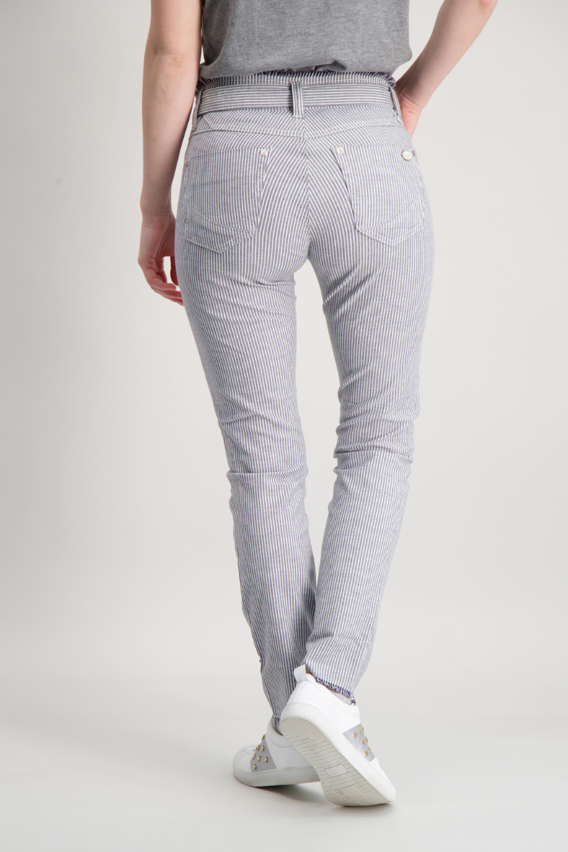 Melina RÖHRE Luisenblau