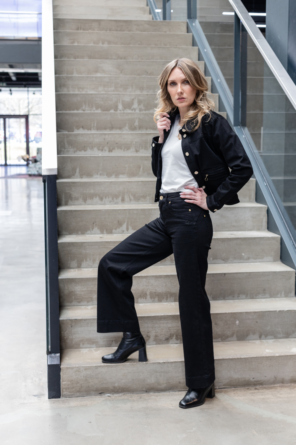 Clara - Jeans Flared – Nachtschwarz