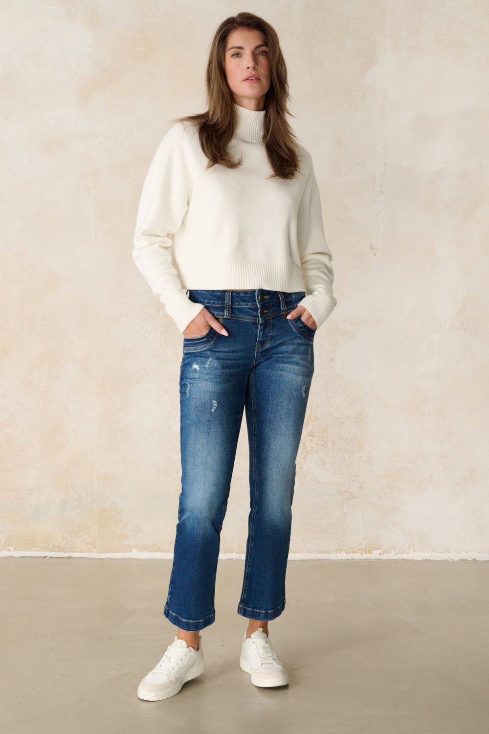 Merle – Straight Leg Jeans in Bremerblau mit mittlerer Leibhöhe