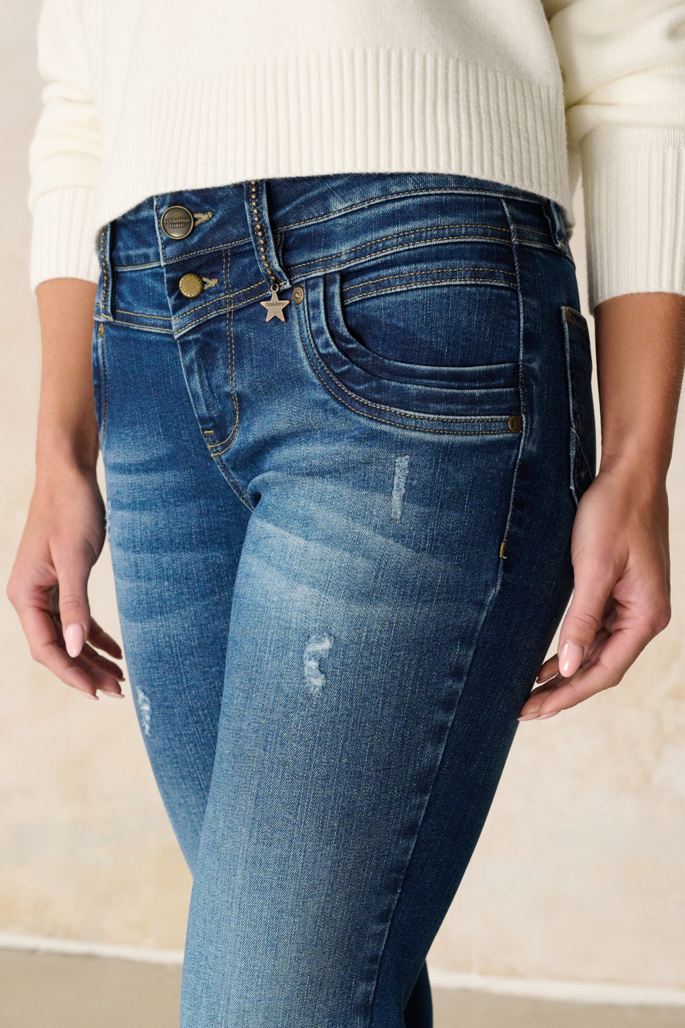 Merle – Straight Leg Jeans in Bremerblau mit mittlerer Leibhöhe