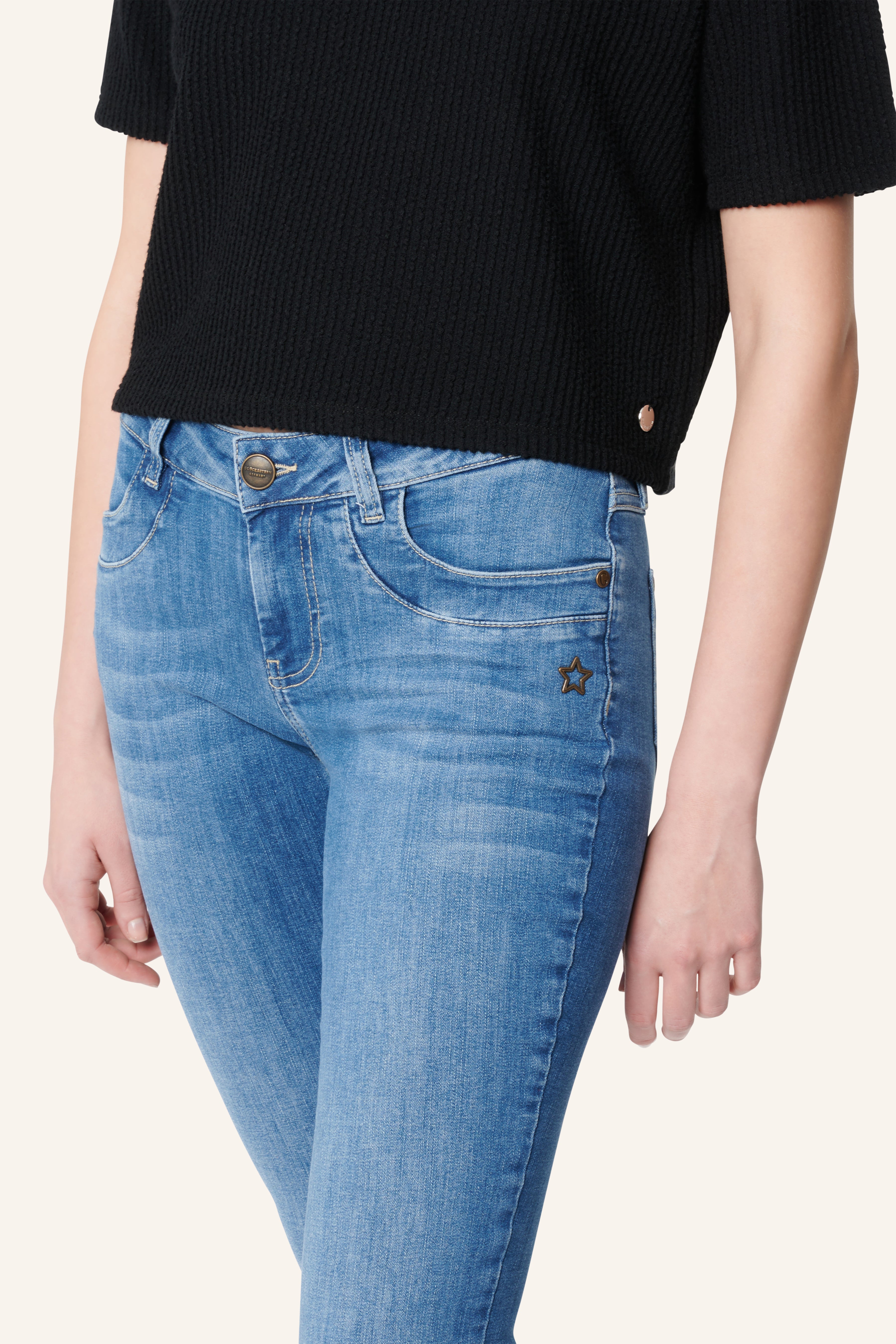 Petra – Slim Fit Jeans in Nordseeblau mit niedriger Leibhöhe