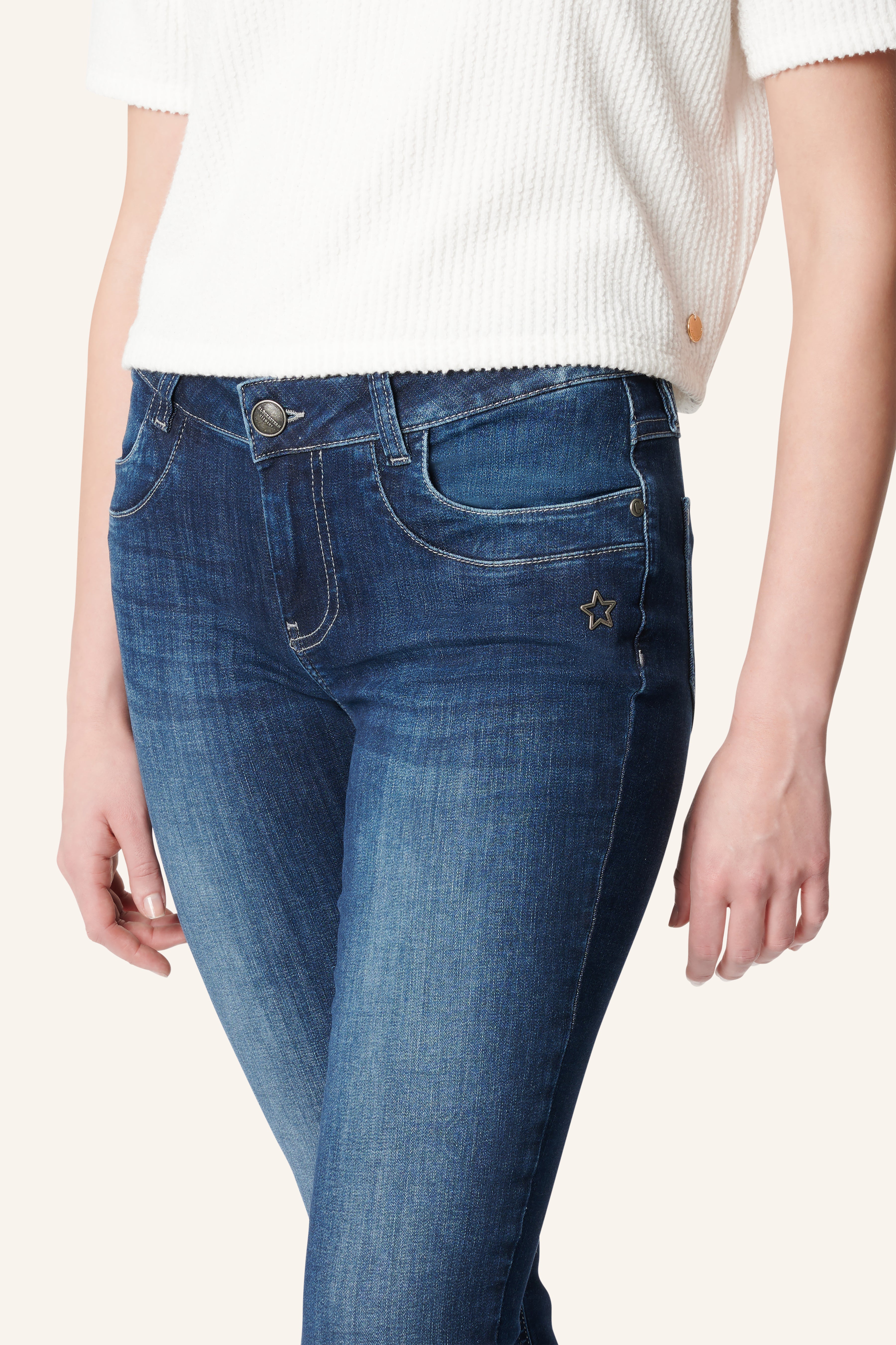 Petra – Slim Fit Jeans in stone blue with a low rise