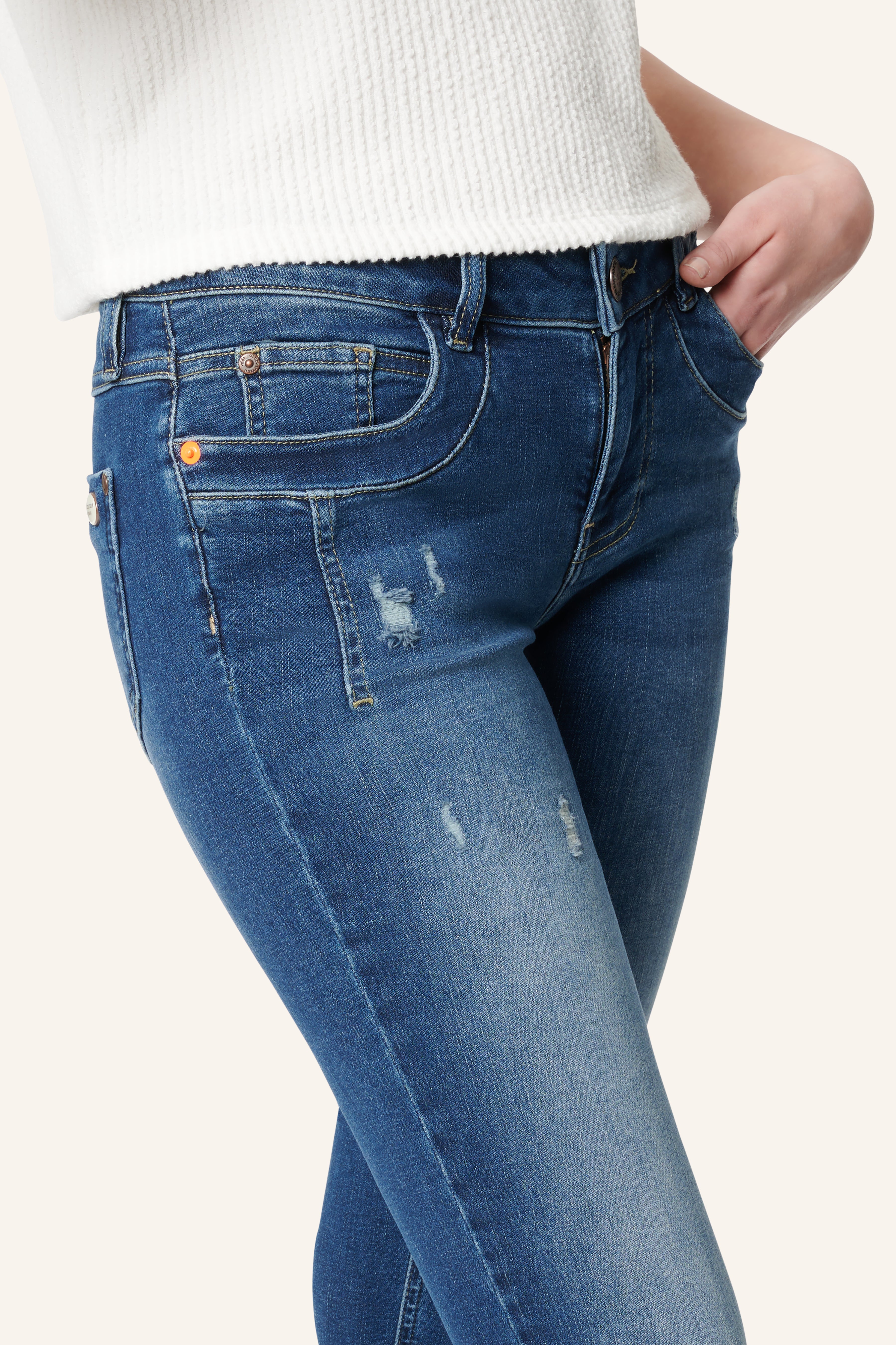 Petra – Slim Fit Jeans in Seamed Blue with Low Rise