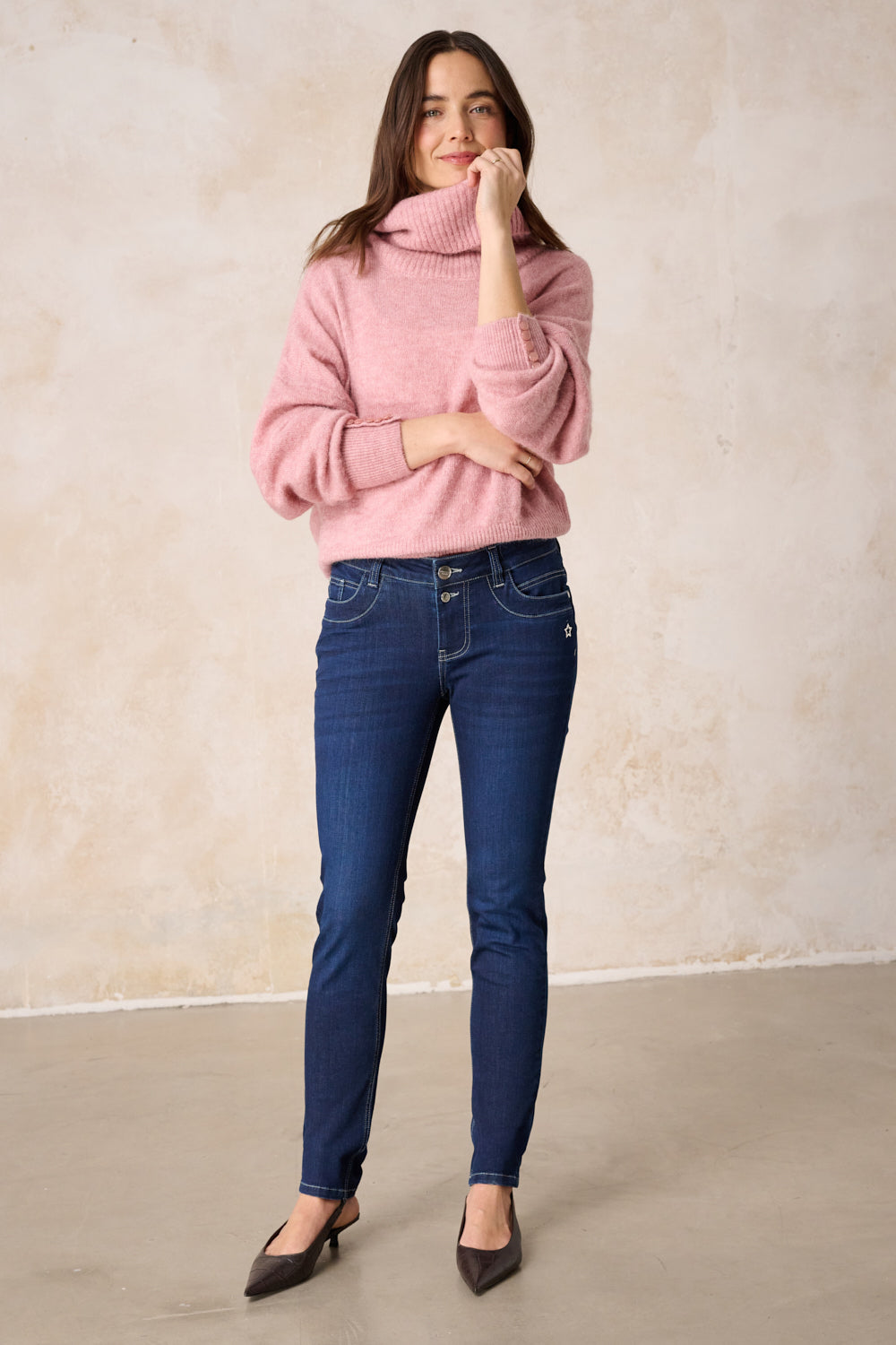 Petra – Slim Fit Jeans in Kühlblau mit niedriger Leibhöhe