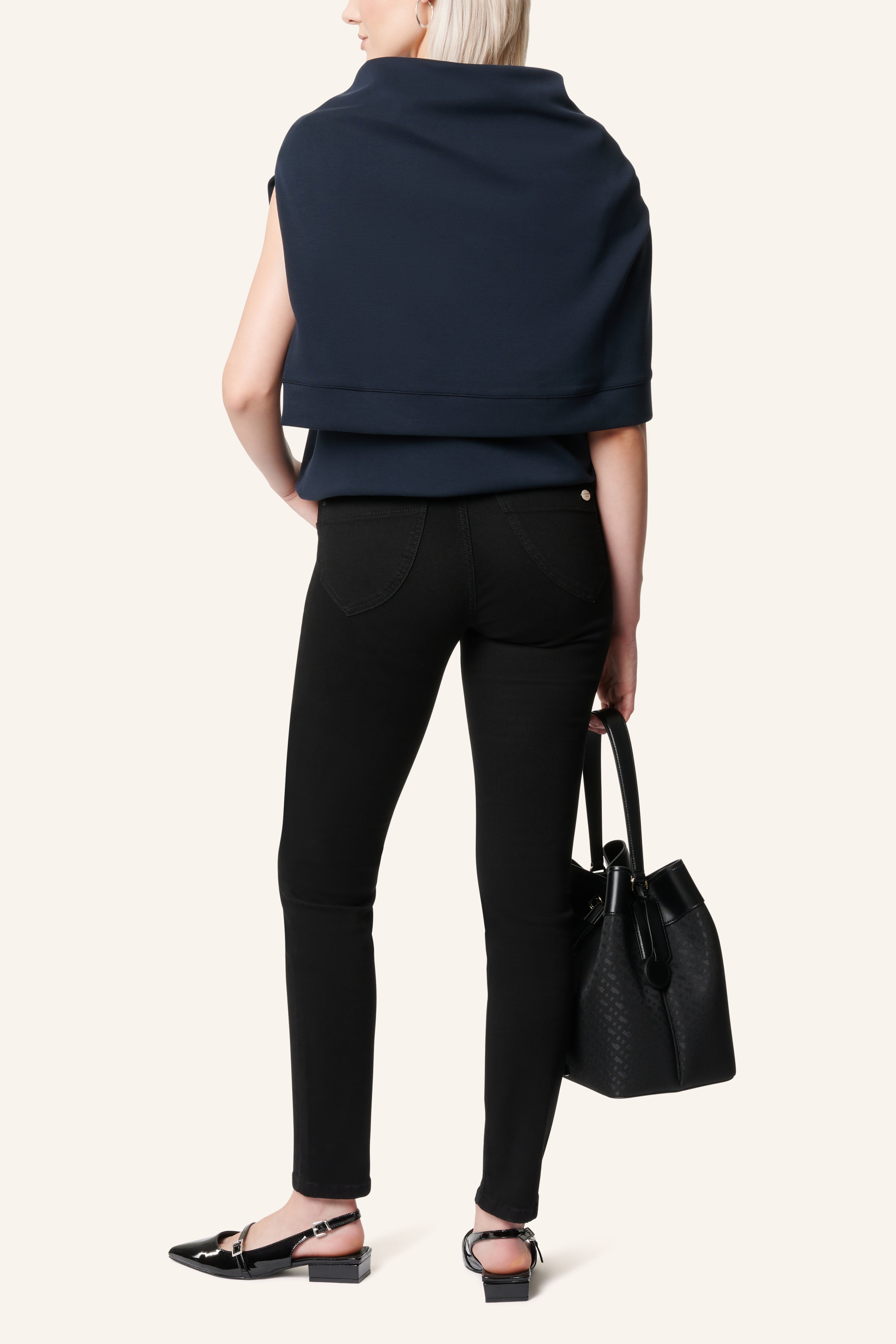 Merle – Slim Fit Jeans in Mandelschwarz mit mittlerer Leibhöhe