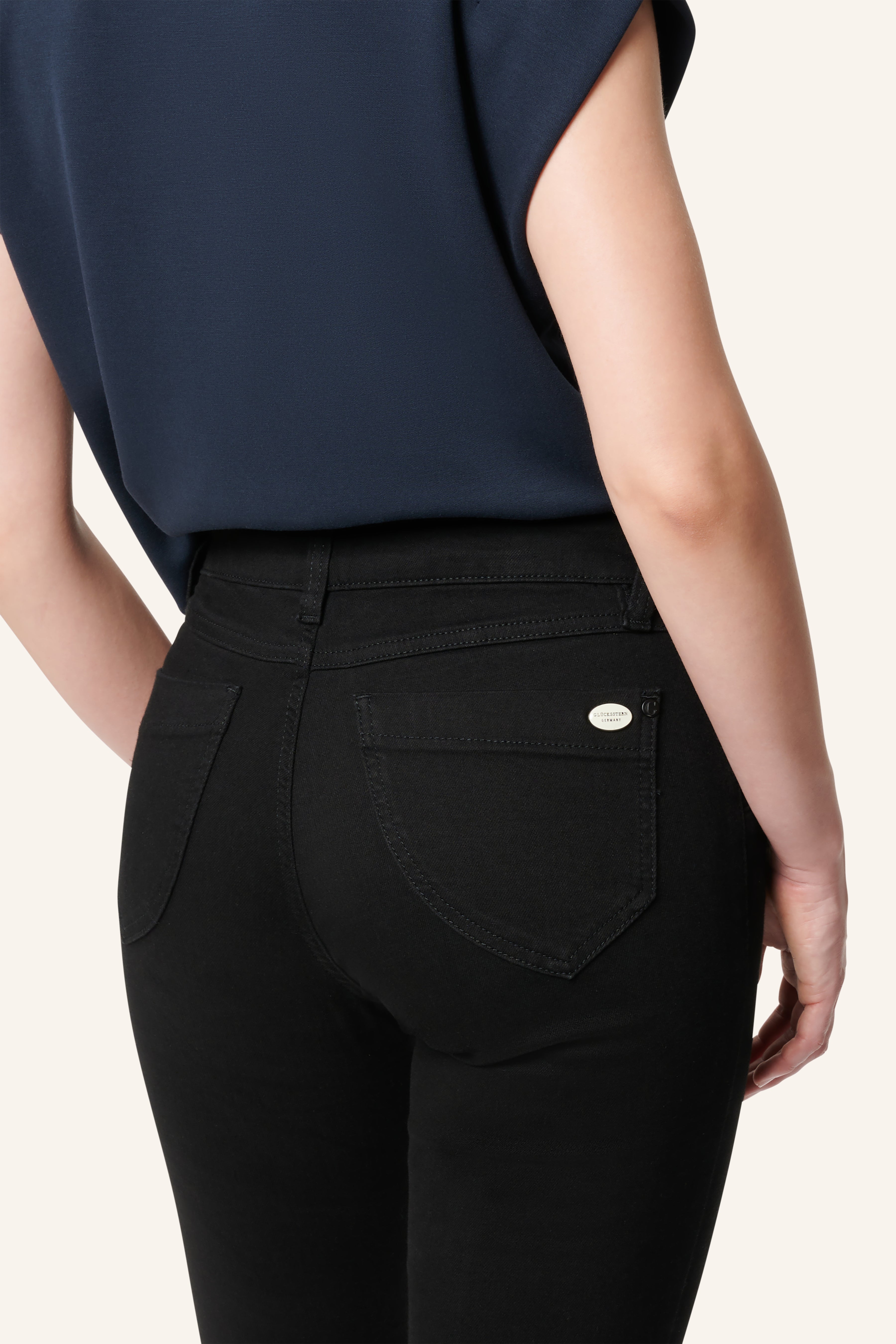 Merle – Slim Fit Jeans in almond black with a mid-rise waist