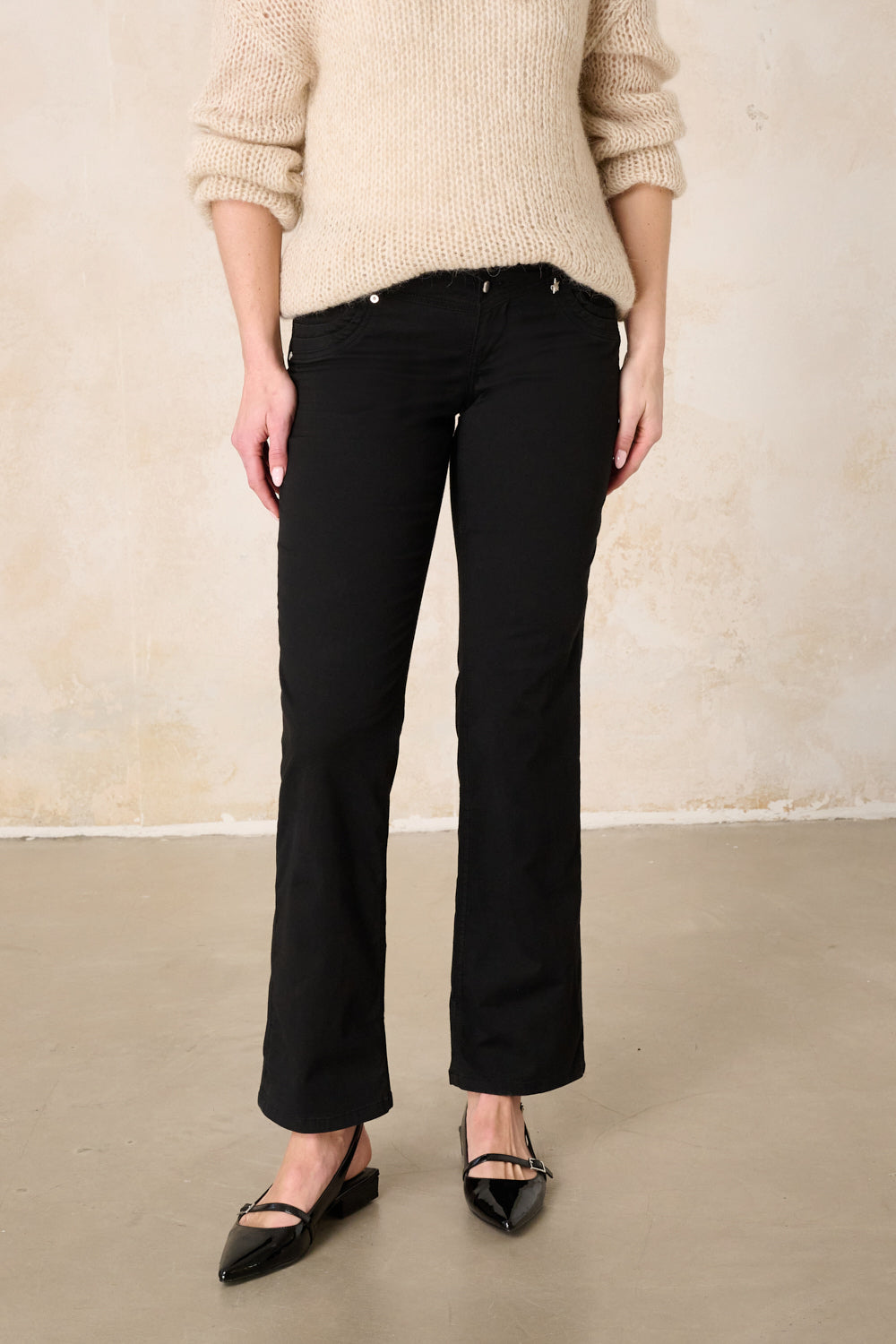 Merle – Straight Leg Jeans in Malerschwarz mit mittlerer Leibhöhe