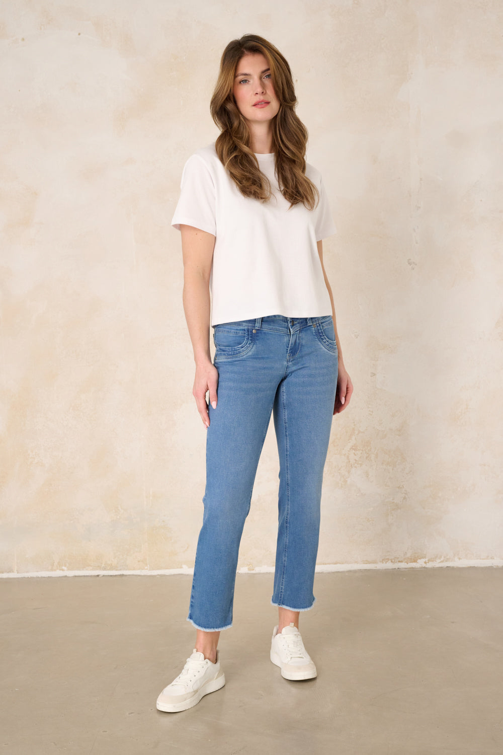 Merle – Straight Leg Jeans in Meisenblau mit mittlerer Leibhöhe
