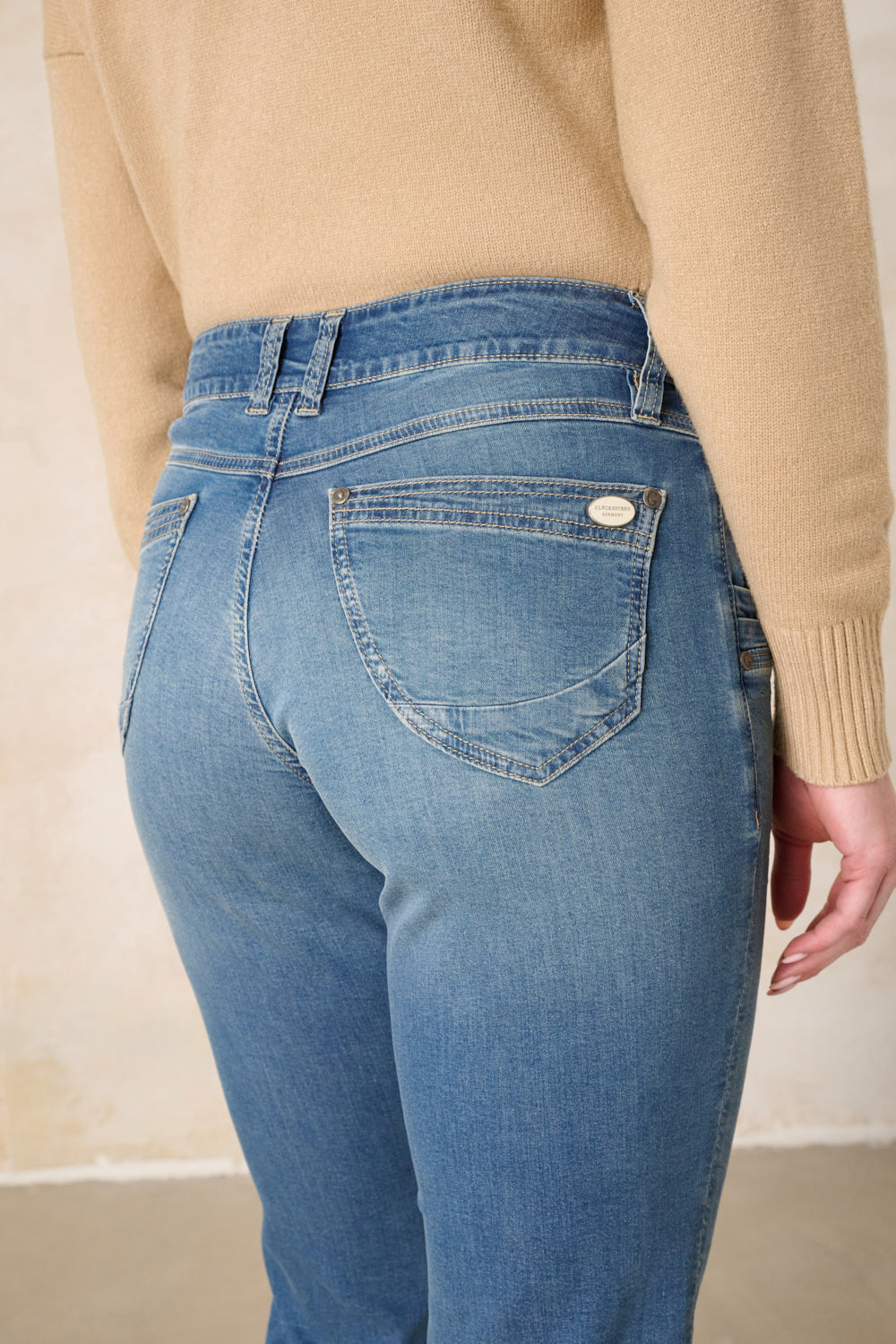 Merle – Straight Leg Jeans in Hennablau mit mittlerer Leibhöhe