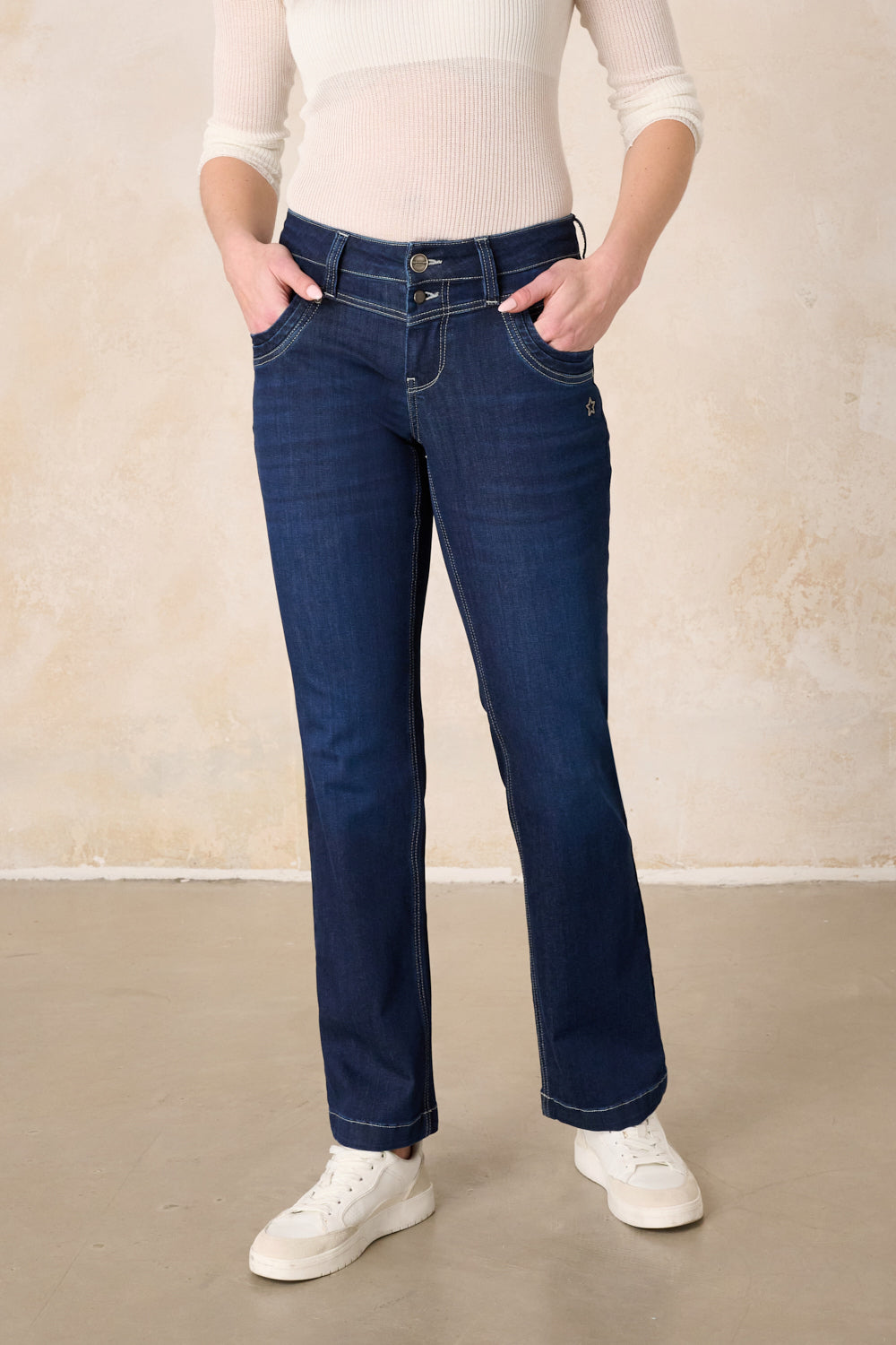 Merle – Straight Leg Jeans in Atlantikblau mit mittlerer Leibhöhe