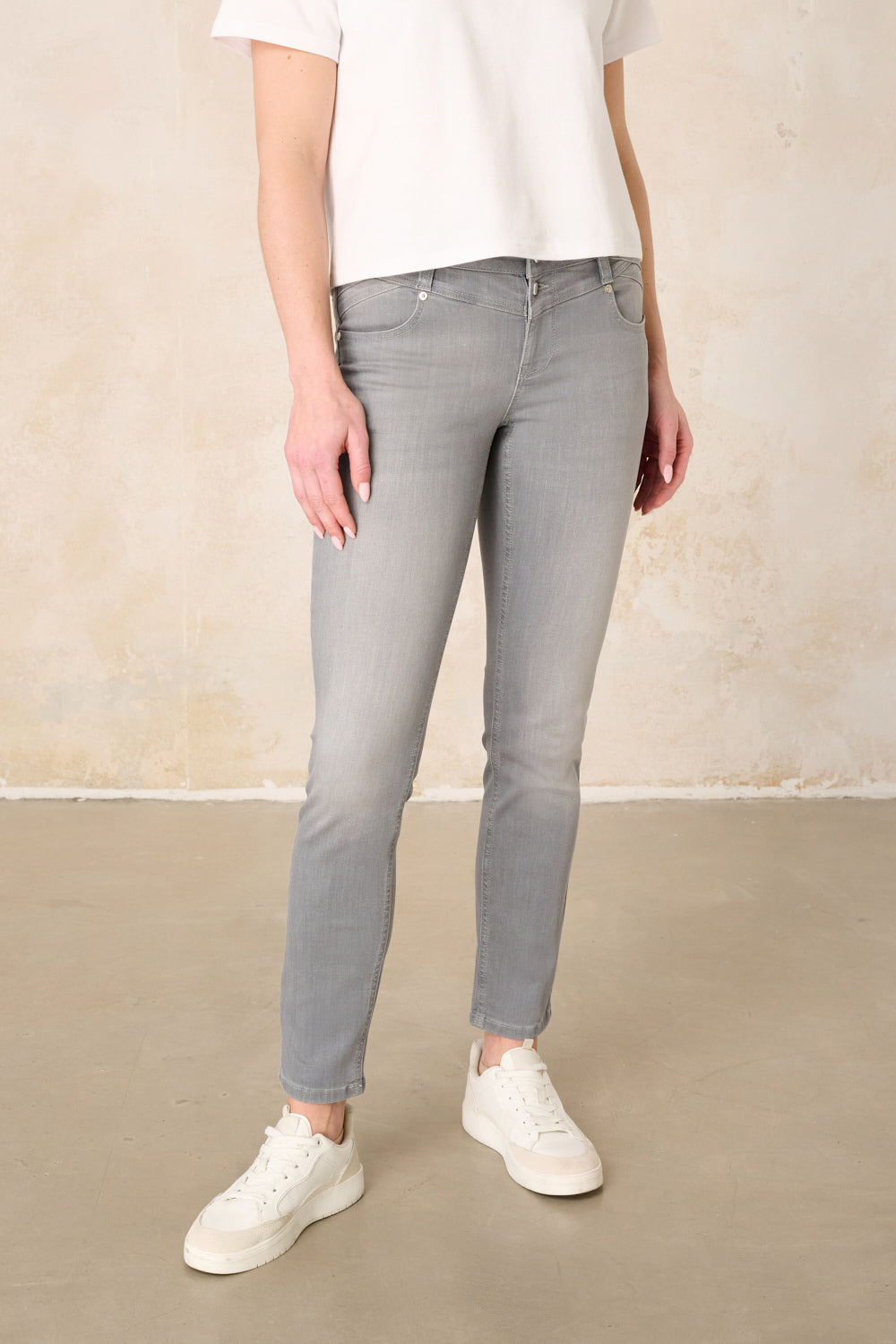 Merle – Slim Fit Hose in Steingrau mit mittlerer Leibhöhe