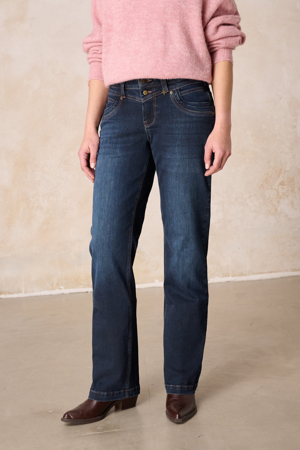 Merle – Straight Leg Jeans in Granitblau mit mittlerer Leibhöhe
