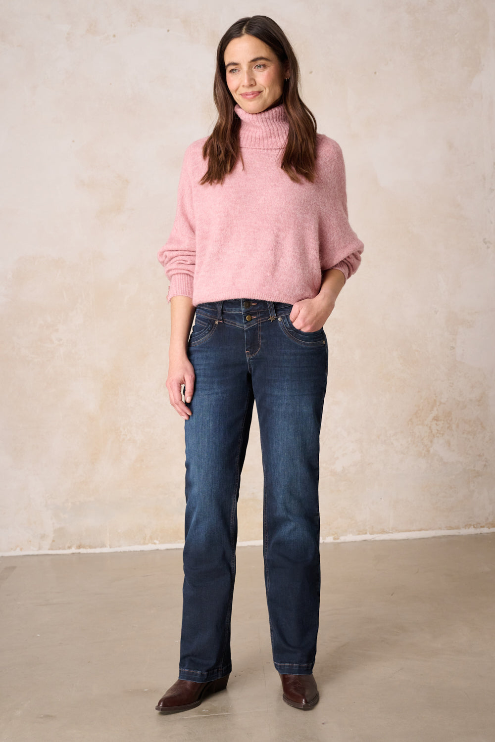 Merle – Straight Leg Jeans in Granitblau mit mittlerer Leibhöhe