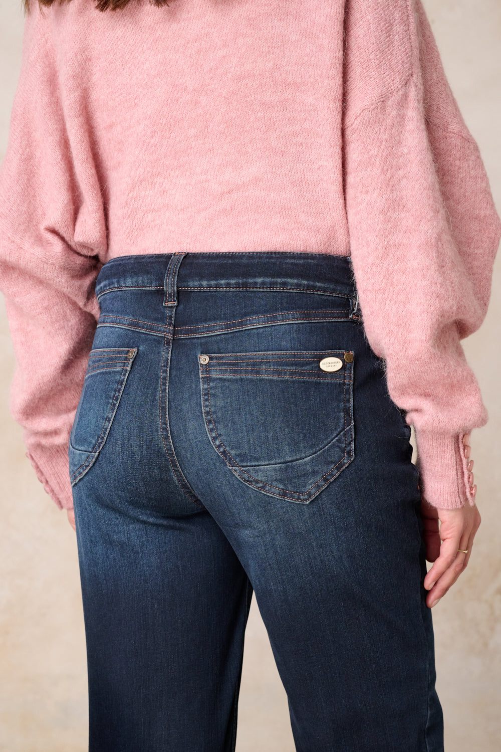 Merle – Straight Leg Jeans in Granitblau mit mittlerer Leibhöhe