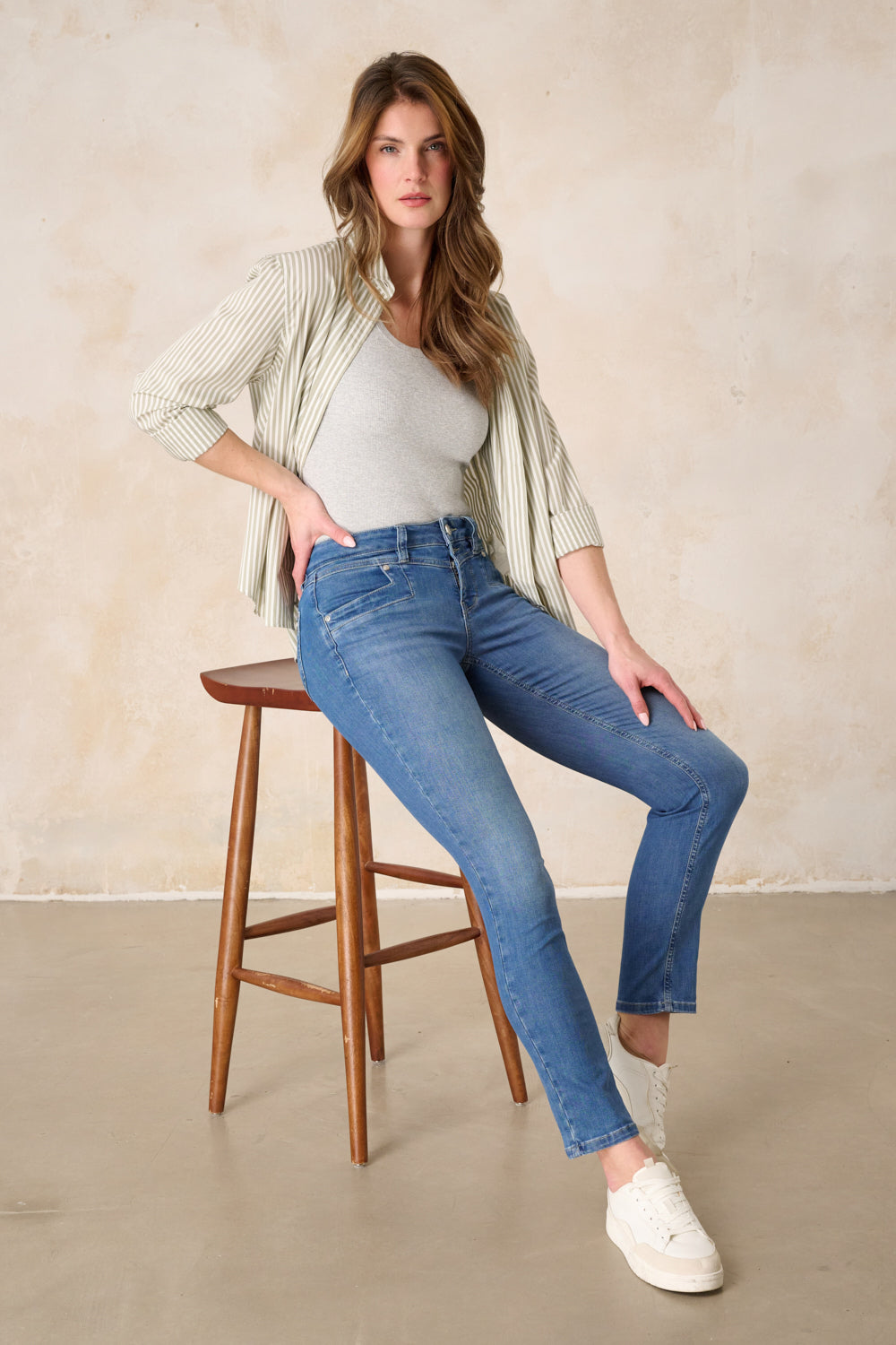 Merle – Slim Fit Jeans in Holunderblau mit mittlerer Leibhöhe