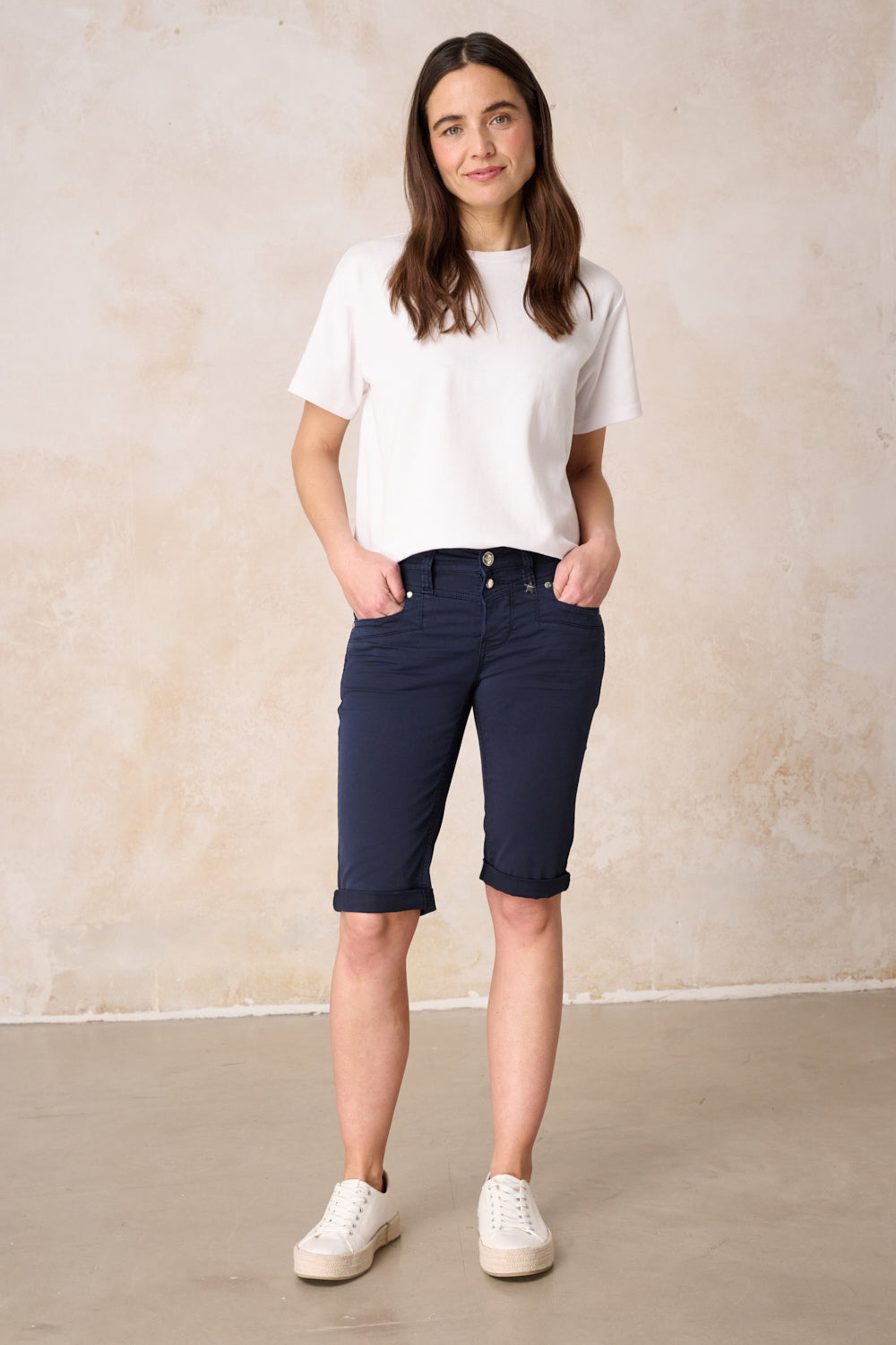 Merle – Slim Fit Bermuda in Royalblau mit mittlerer Leibhöhe