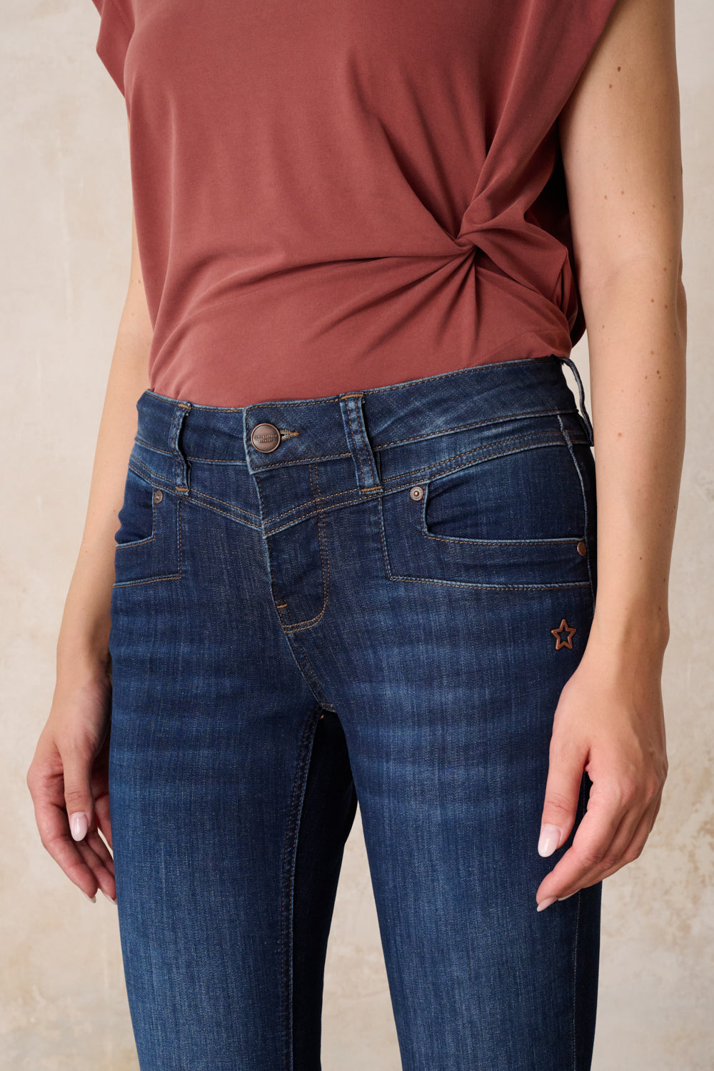 Merle Slim Fit Jeans – Donaublau & Soft Denim, mittlere Leibhöhe