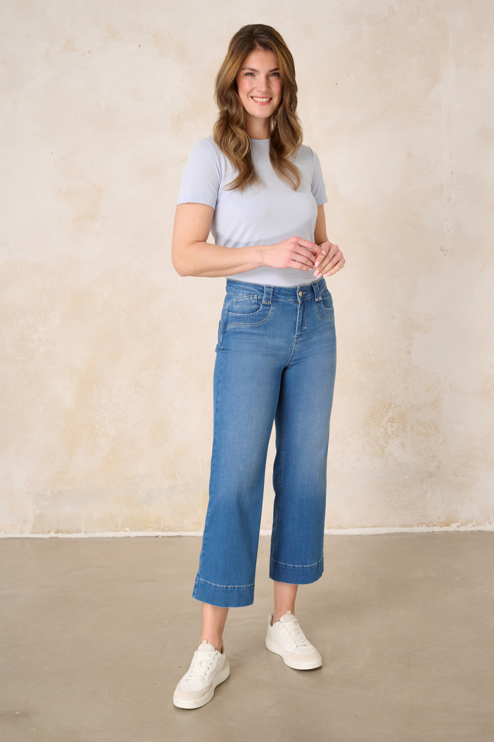 Clara – Flared Jeans in Hageblau mit hoher Leibhöhe