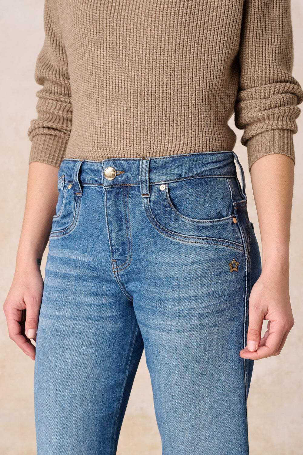 Clara – Flared Jeans in Zeynblau mit hoher Leibhöhe
