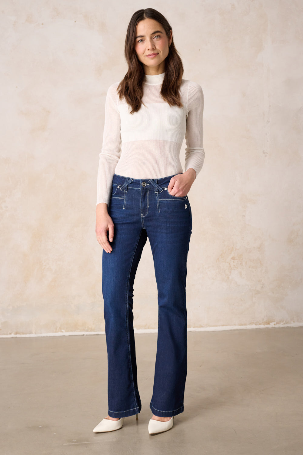 Melina – Bootcut Jeans in Lagungenblau mit mittlerer Leibhöhe