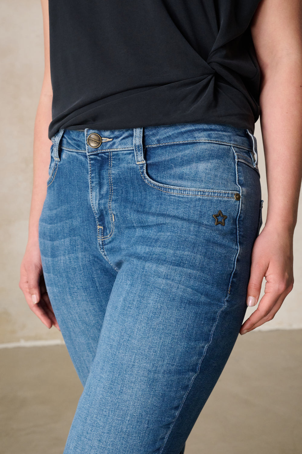 Serena - Boyfriend Jeans in Nordseeblau mit hoher Leibhöhe